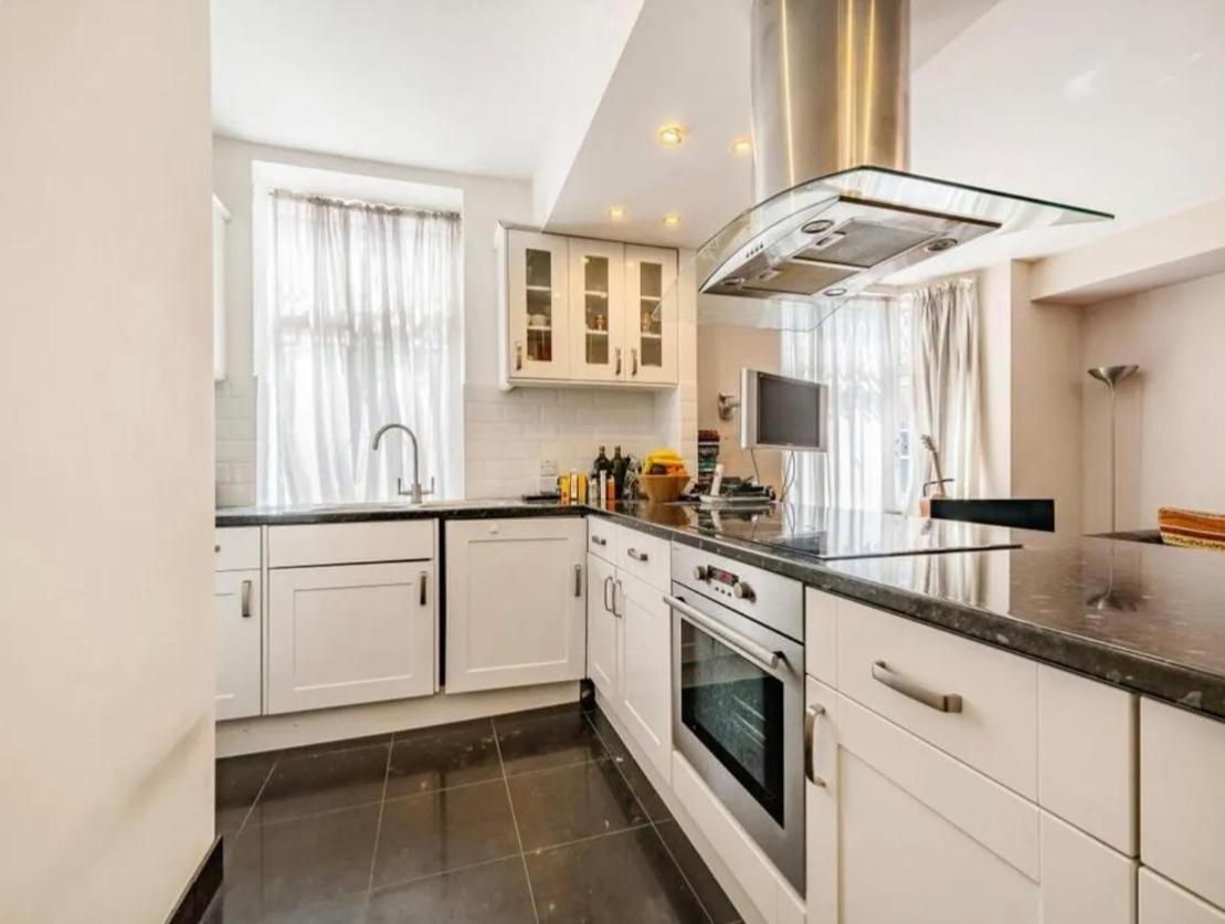 Queensway One Bedroom Appartement Londen